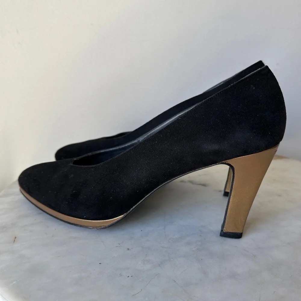 Stuart Weitzman Black Suede Pumps triangle gold heel size 8.5